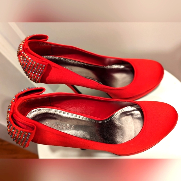 Bakers Red Satin Platform Stilettos with Bow Bling Size 9.5 - Like New - Picture 3 of 7